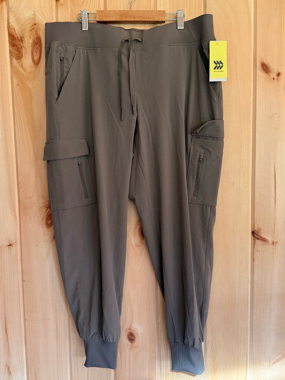 NWT All In Motion Cargo Joggers | Large | Taupe, Brown